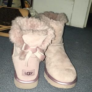 GORGEOUS ROSE GOLD UGGS